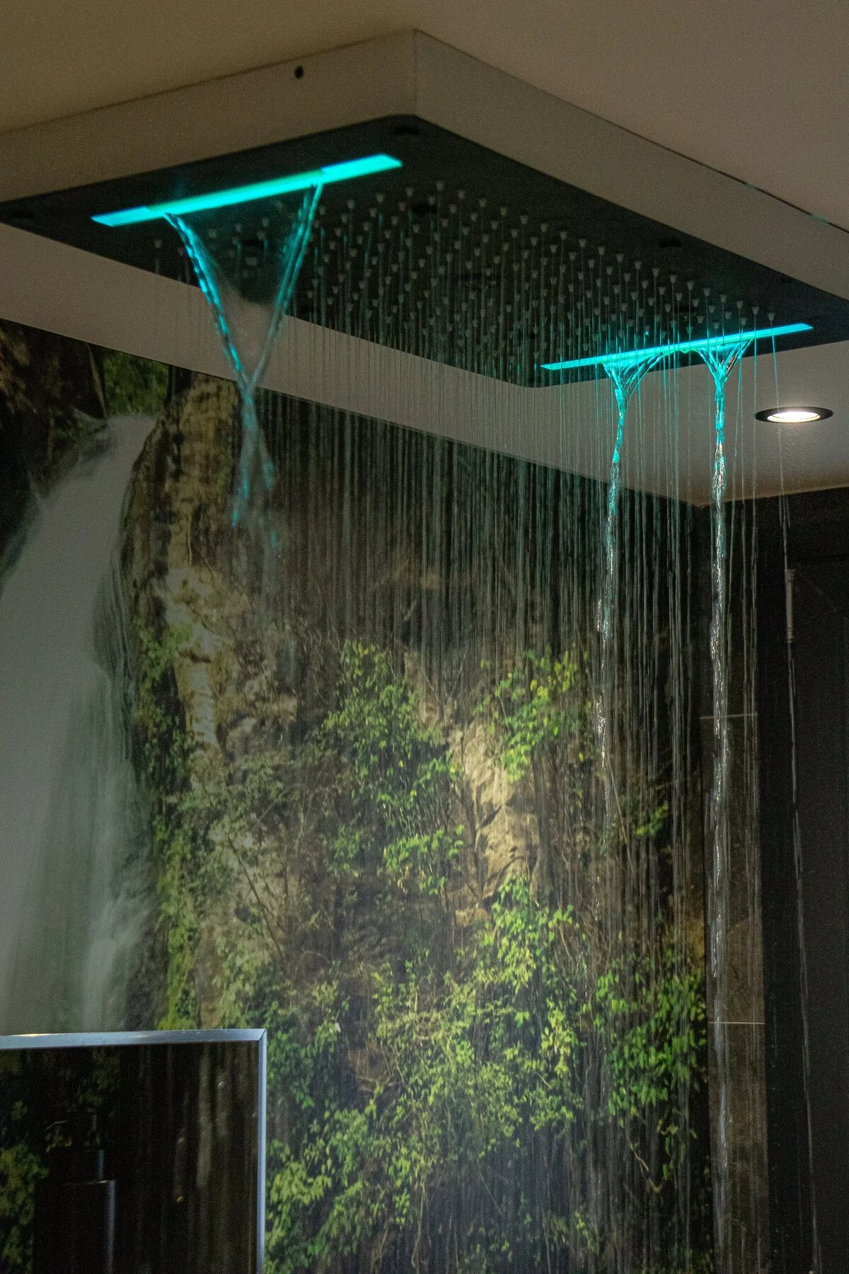 Douche sensorielle moderne avec éclairage d’ambiance